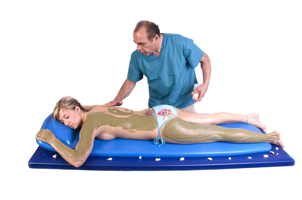 Žena s masáž a mořské řasy ošetření těla — Stock fotografie