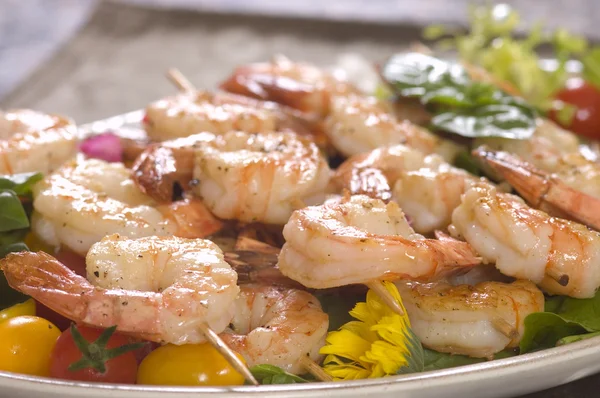 Shrimp on a skewer — Stock Photo, Image