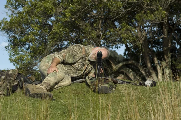 Hunter with spotting scope — Stock Photo, Image