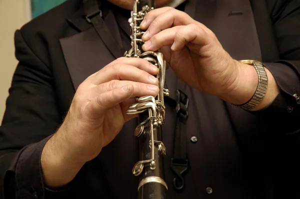 Músico tocando clarinete — Foto de Stock