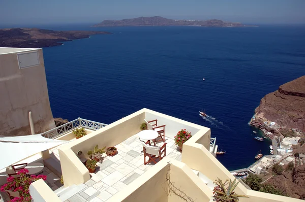 希腊在岛上，圣托里尼火山口去俯视天井 — 图库照片