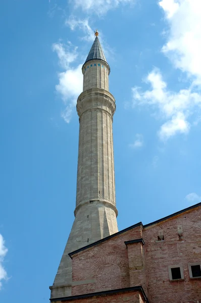 Minarete sobre a Santa Sofia em Istambul, Turquia — Fotografia de Stock