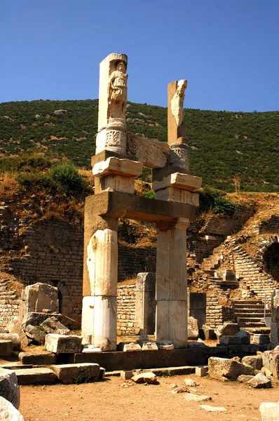 Colunas na histórica antiga cidade romana de Éfeso na Turquia — Fotografia de Stock