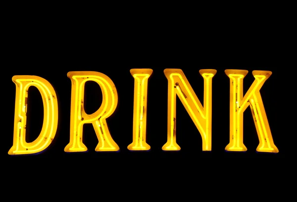 Neonowy znak z napisem "drinka" na czarno — Zdjęcie stockowe
