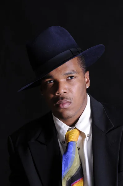 Genç Afrikalı Amerikalı adam — Stok fotoğraf