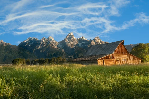 Old Mormon barn in the Tetons — Stock Photo, Image