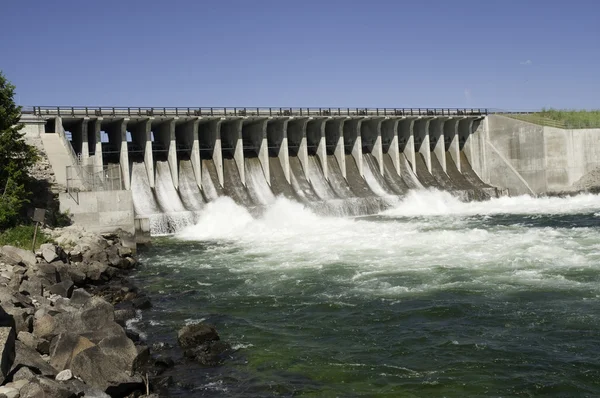 Dam in een rivier — Stockfoto