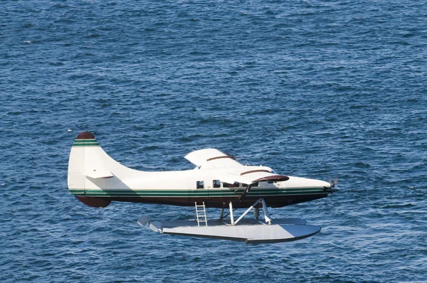Avión de mar llegando a tierra — Foto de Stock