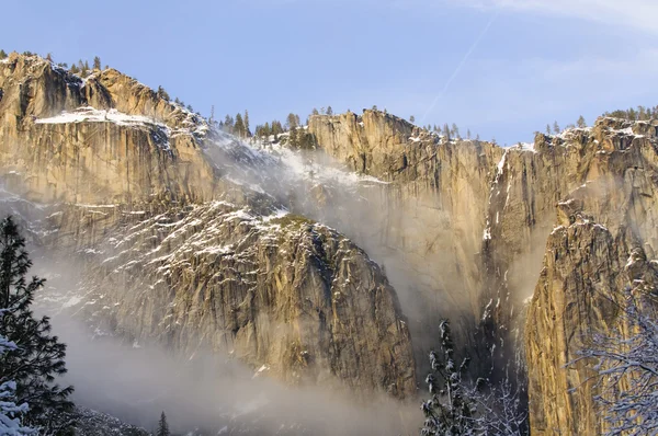 Gipfel der Berge im Yosemite-Nationalpark — Stockfoto