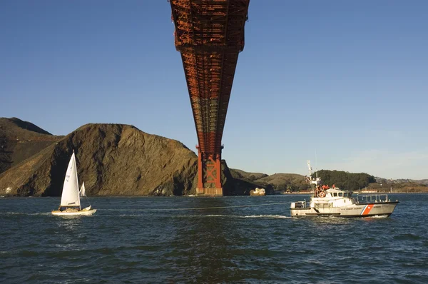 Golden gate bridge from beneath with coast guard rescue — Stock Photo, Image