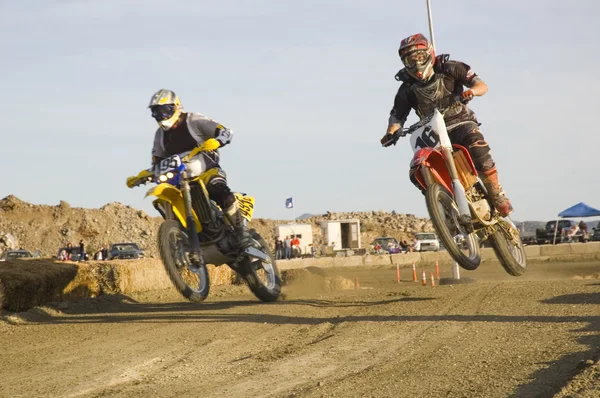 Dirt bike racers on track — Stock Photo, Image