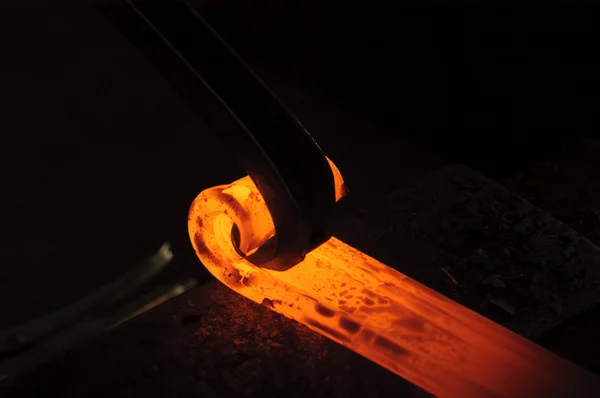 Blacksmith working on decorative handrail — Stock Photo, Image