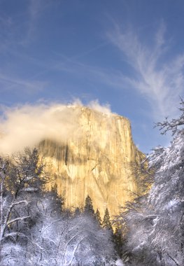 yosemite Vadisi'nde granit tepeler üzerinde alpenglow