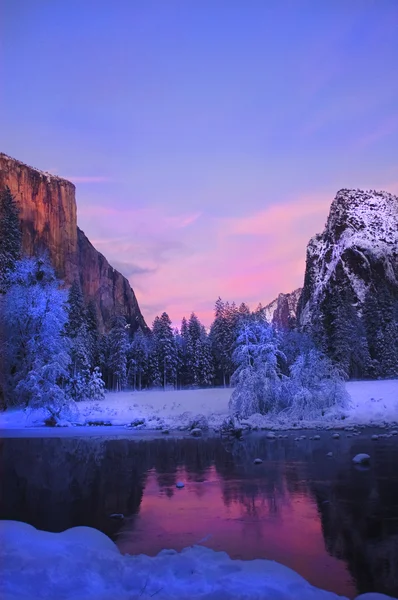 Yosemite valley v Kalifornii v zimě — Stock fotografie