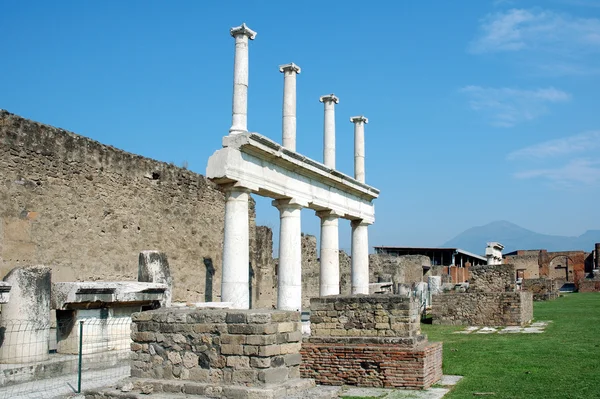 Columns and vesuvius — Stock Photo, Image