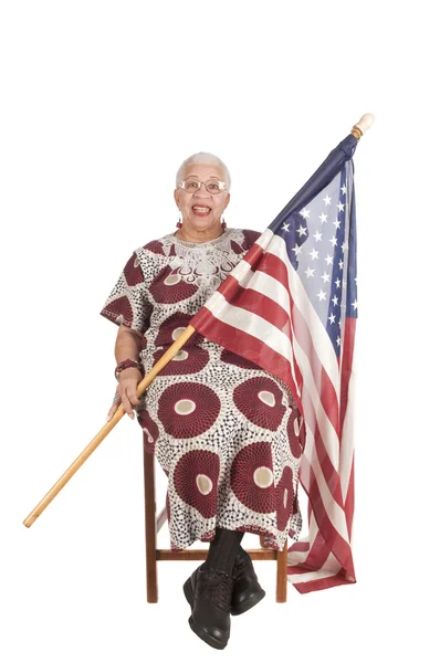 米国の旗を持つアフリカ系アメリカ人の女性 — ストック写真