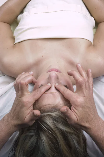 Frau mit Massage — Stockfoto