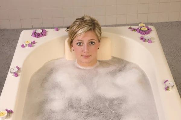 Woman at spa, in bath — Stock Photo, Image
