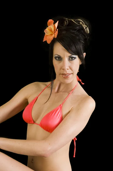Frau im rosa Bikini — Stockfoto