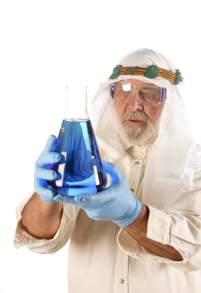 Yüksek oktanlı yakıt şişesi holding kimya mühendisi — Stok fotoğraf