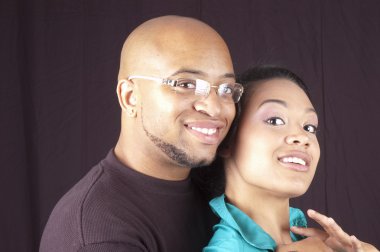 Mutlu Afro-Amerikan çifti