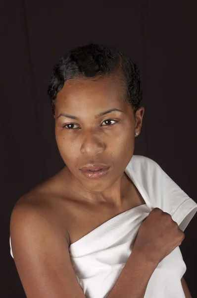 Krásná mladá žena africké americké myšlení — Stock fotografie