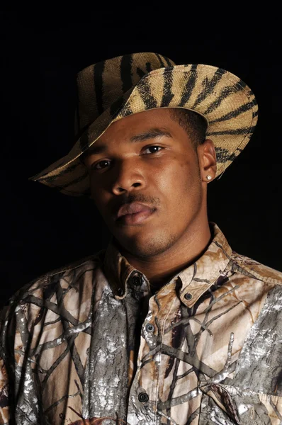 Mladý Američan Afričana muž Camo — Stock fotografie