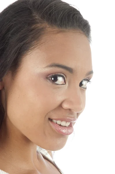 Mooie jonge Afrikaanse Amerikaanse vrouw die lacht — Stockfoto