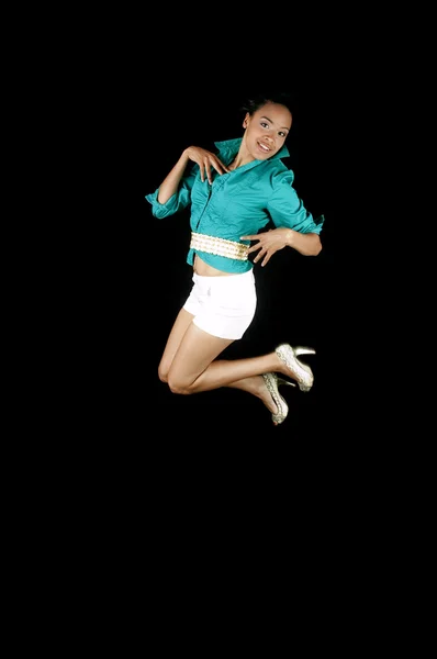 Mulher americana africana bonita pulando — Fotografia de Stock