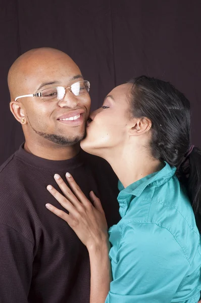 Szczęśliwa para afro-amerykańskich — Zdjęcie stockowe