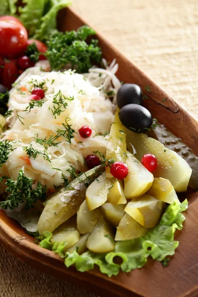 Tuore ja maukas salaatti — kuvapankkivalokuva