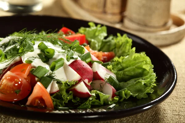 Čerstvý a chutný salát — Stock fotografie
