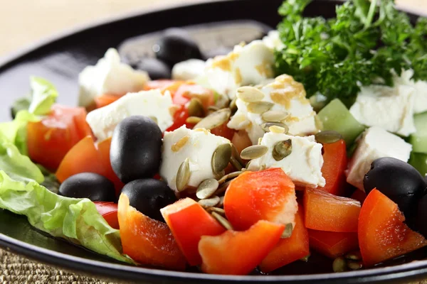 Salada fresca e saborosa — Fotografia de Stock