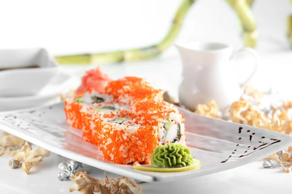 Du repos et des sushis savoureux — Photo