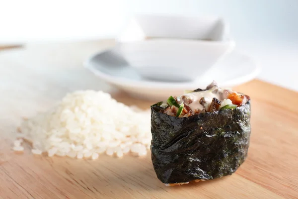 Sushi fresco e saboroso — Fotografia de Stock