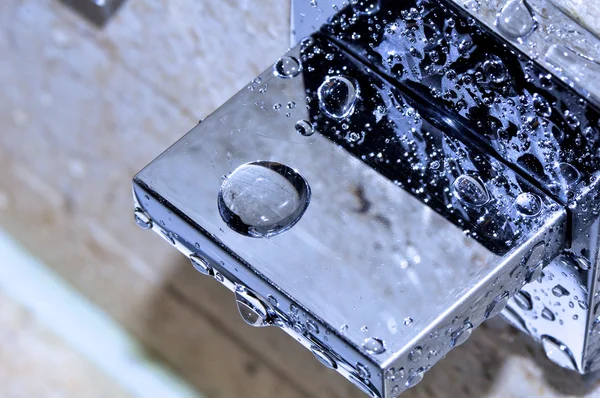Gotas frias na superfície de aço inoxidável — Fotografia de Stock