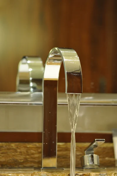 ホテル水道水 ロイヤリティフリーのストック画像