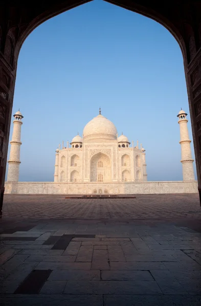 Silueta de puerta de entrada Taj Mahal vacía enmarcada — Foto de Stock