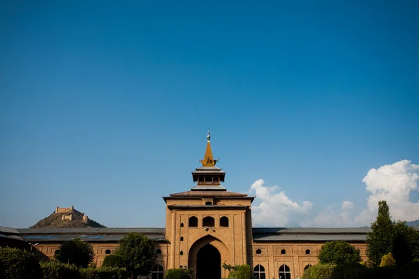 贾马清真寺蓝色天空斯里那加的克什米尔印度 — 图库照片