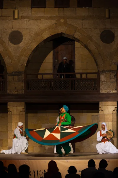 Bailarina Sufi Verde Spinning Danza Tradicional — Foto de Stock