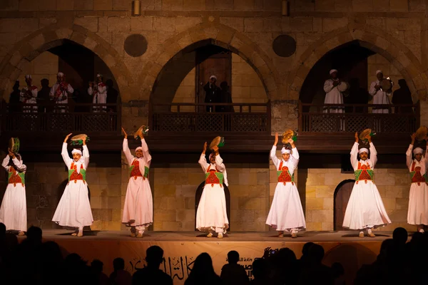 Sufi bailarina fila tamborines Cairo —  Fotos de Stock
