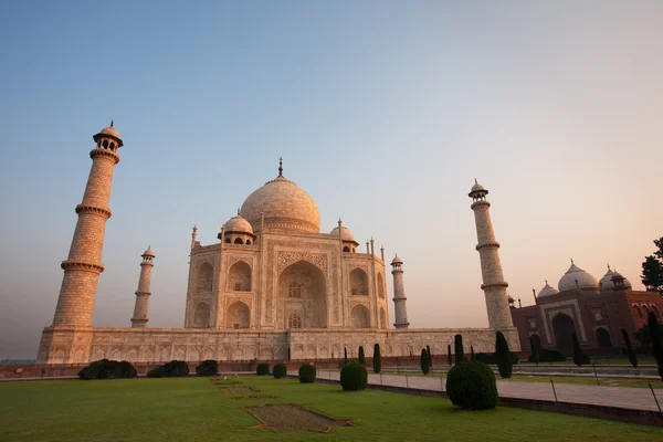 Sunrise Taj Mahal et Jawab Personne — Photo