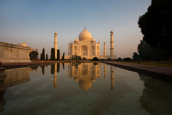 Unico lato fontana riflessione Taj Mahal alba — Foto Stock