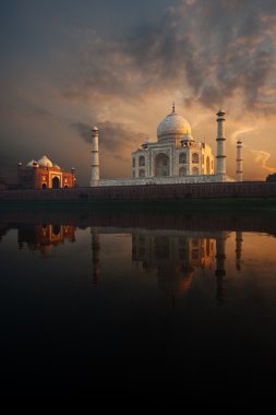 Riverside Taj Mahal & Jawab Sunset clipart