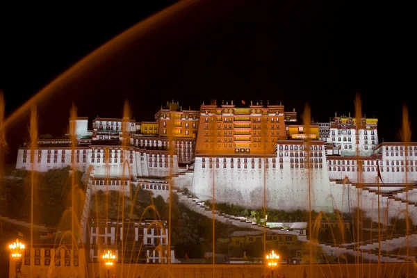 Fuente de agua nocturna Potala Palace —  Fotos de Stock