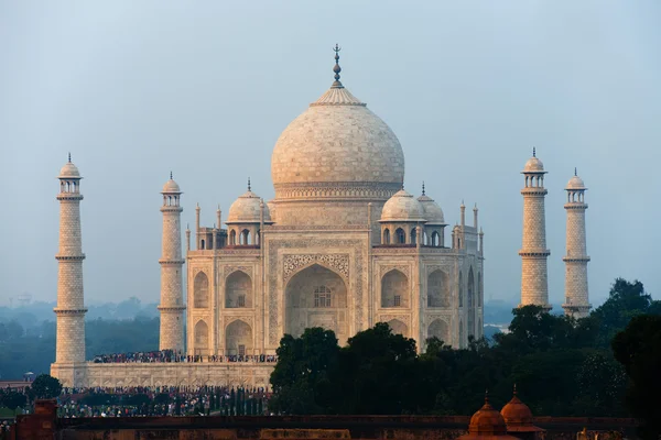 Atardecer distante Taj Mahal noche naranja —  Fotos de Stock
