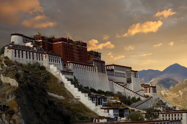 Potala Palace Angled Coucher de soleil Lhassa Tibet — Photo