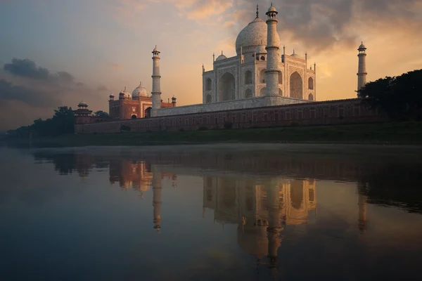 Taj Mahal Sunset Jamuna River Waterfront Índia Imagens De Bancos De Imagens Sem Royalties