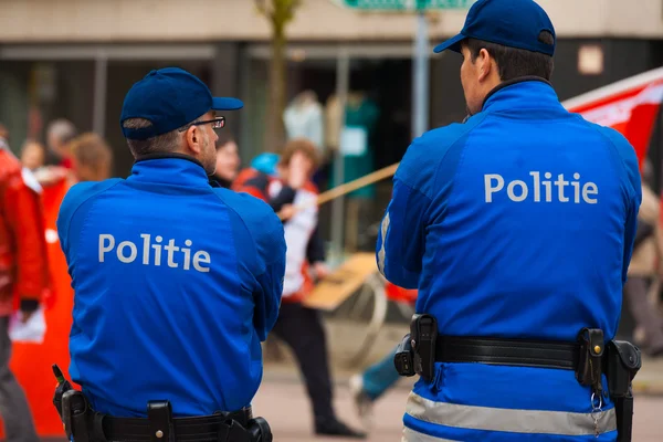 Polícia Europeia Azul Uniforme Backs Dois — Fotografia de Stock