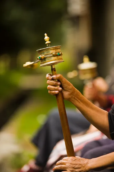 Мані спінінг тибетських молитви колесо — стокове фото